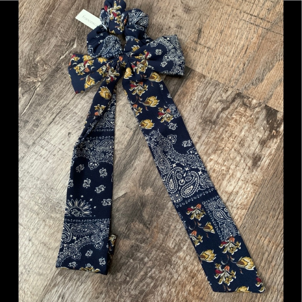 Francesca's Collections Navy Blue Floral & Paisley Bow Scrunchie Scarf